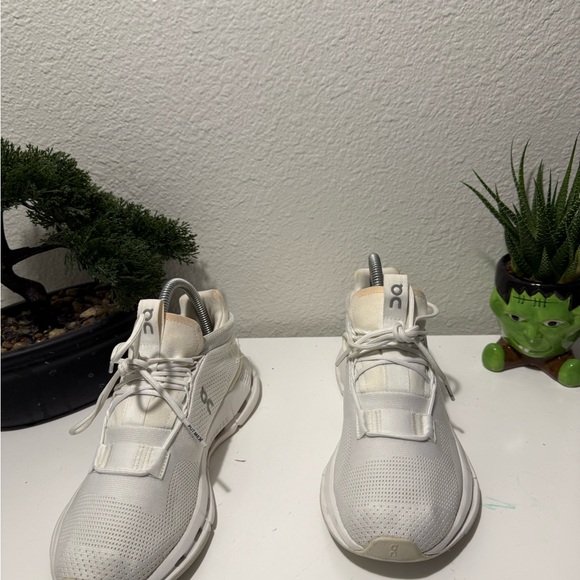 On Running CloudTec White Athletic Shoes - Picture 5 of 5